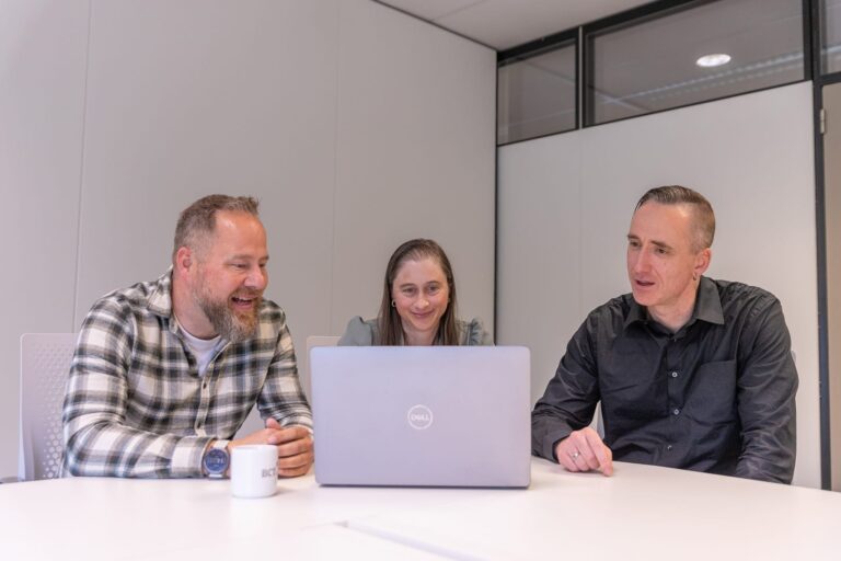 Medewerkers in overleg