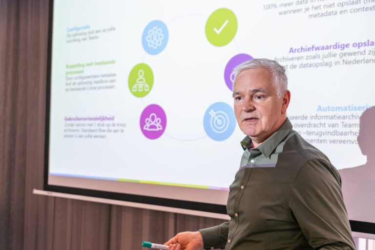 Medewerker BCT geeft presentatie
