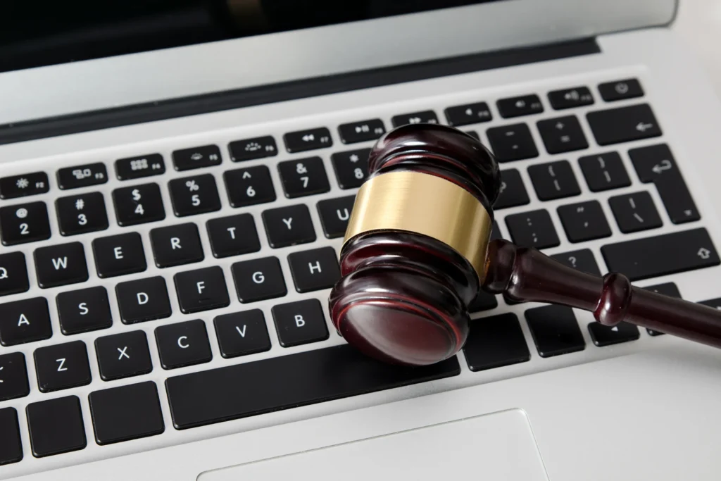 Hamer op toetsenbord - overtreding