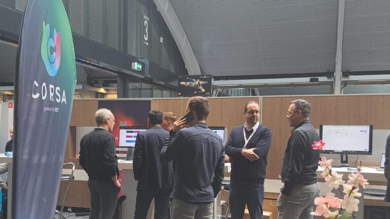 Gesprekken tussen bezoekers en BCT'ers tijdens LIVE!2026 over de Corsa Workspace